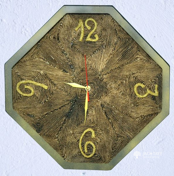 A handmade wall clock (දේශීය නිශ්පාදනයක්)