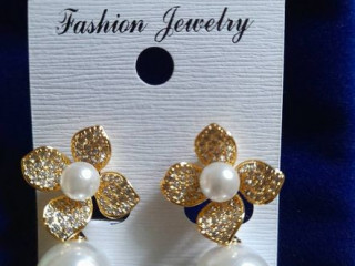Lovely zircon earrings Rs.1550/  whatsup 0769300454
