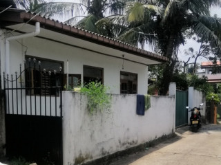 House or sale in Mulleriyawa Galwalahena Road